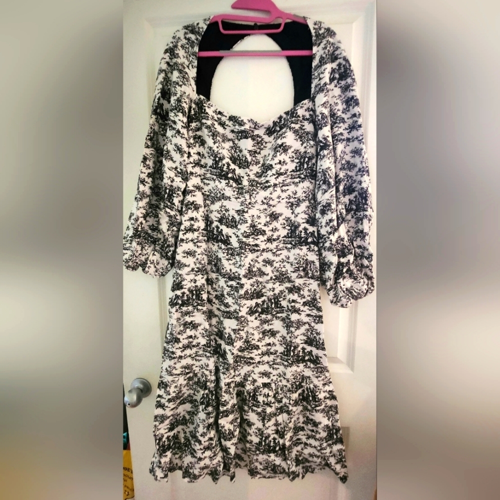 Women's black and white print dress